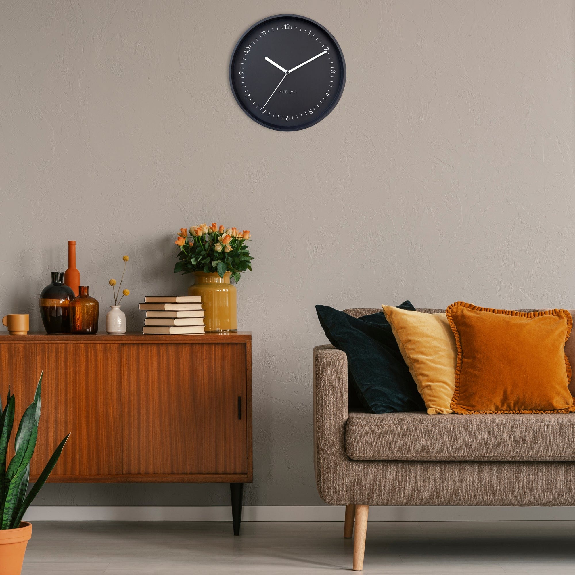 nextime-berlin-wanduhr-30cm-lautlos-aluminium-schwarz-gelb-design-jette-scheib image 7
