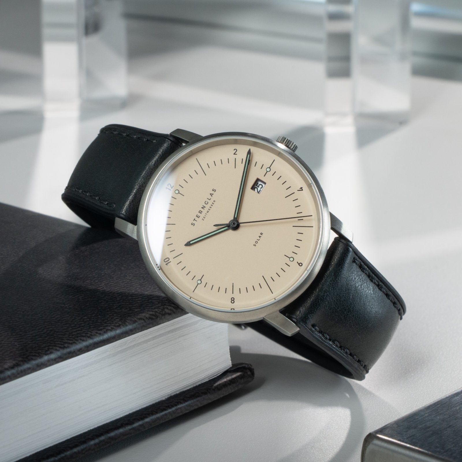 sternglas-naos-solar-edition-titan-sandbraun-silber-38-mm-solaruhr-aus-titan-gra image 6