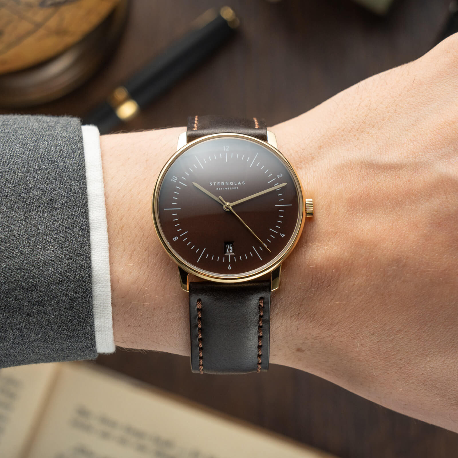 sternglas-naos-edition-heritage-quarzuhr-38-mm-gold-espresso image 7