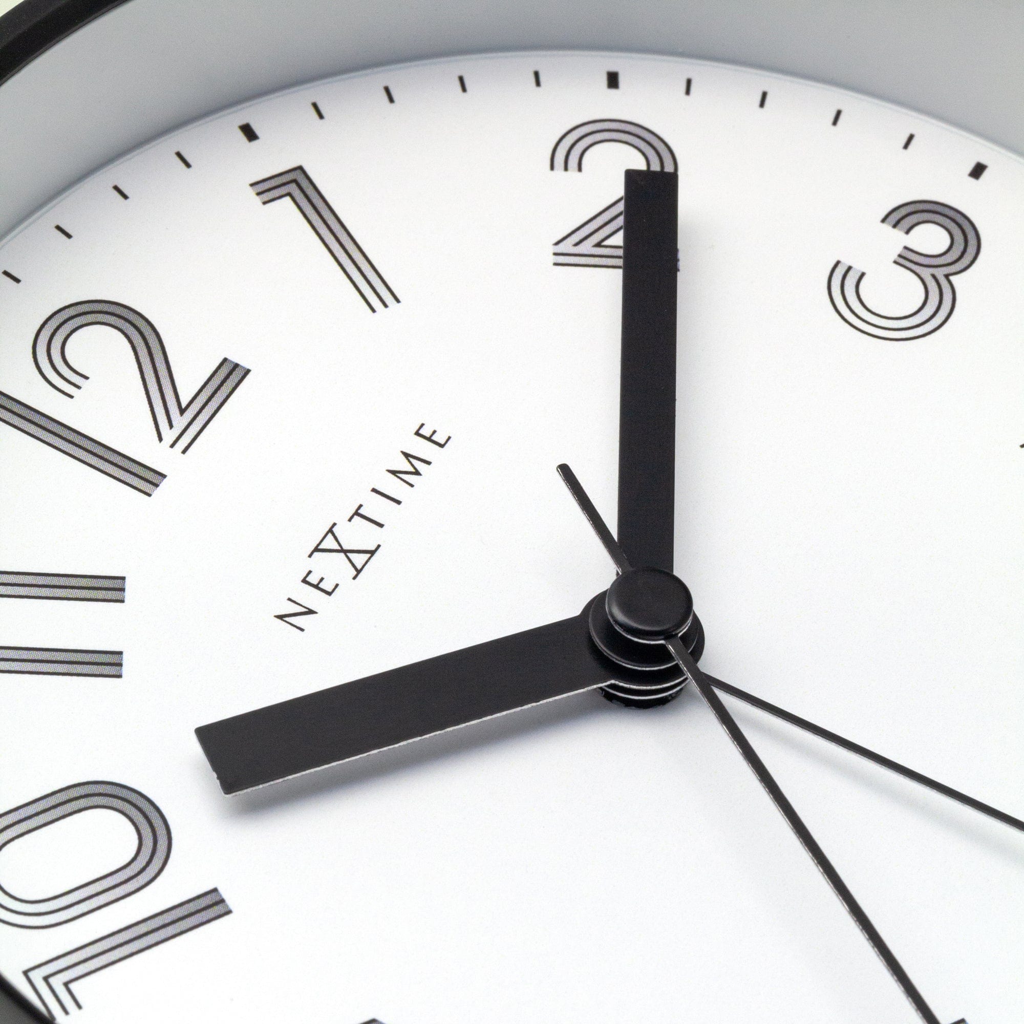 nextime-reflect-tisch-und-wanduhr-mit-alarm-leise-lichtfunktion-12-5-x-13-x-5-5- image 3