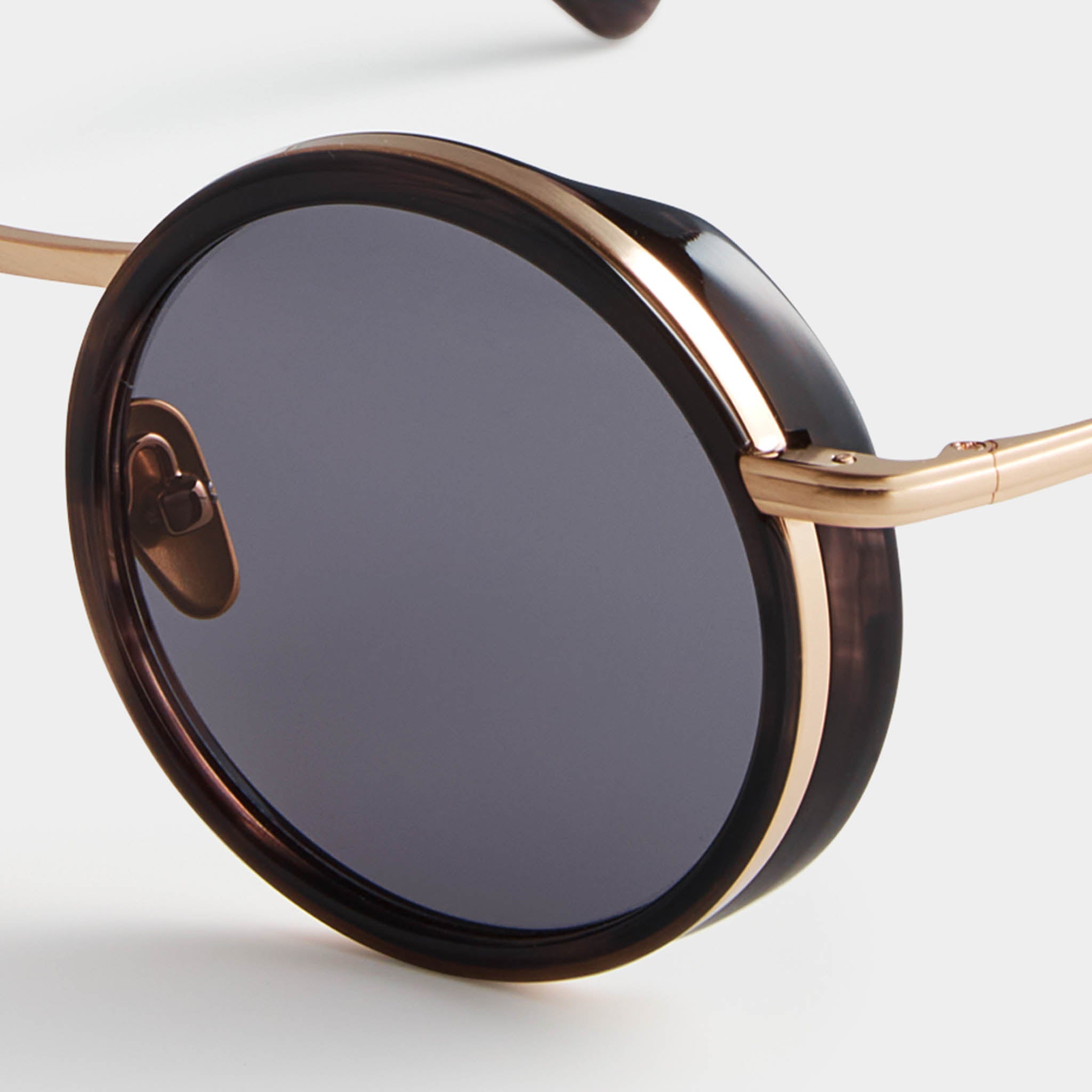 lilienthal-berlin-chillwave-sonnenbrille-brushed-gold-charcoal-gray image 7