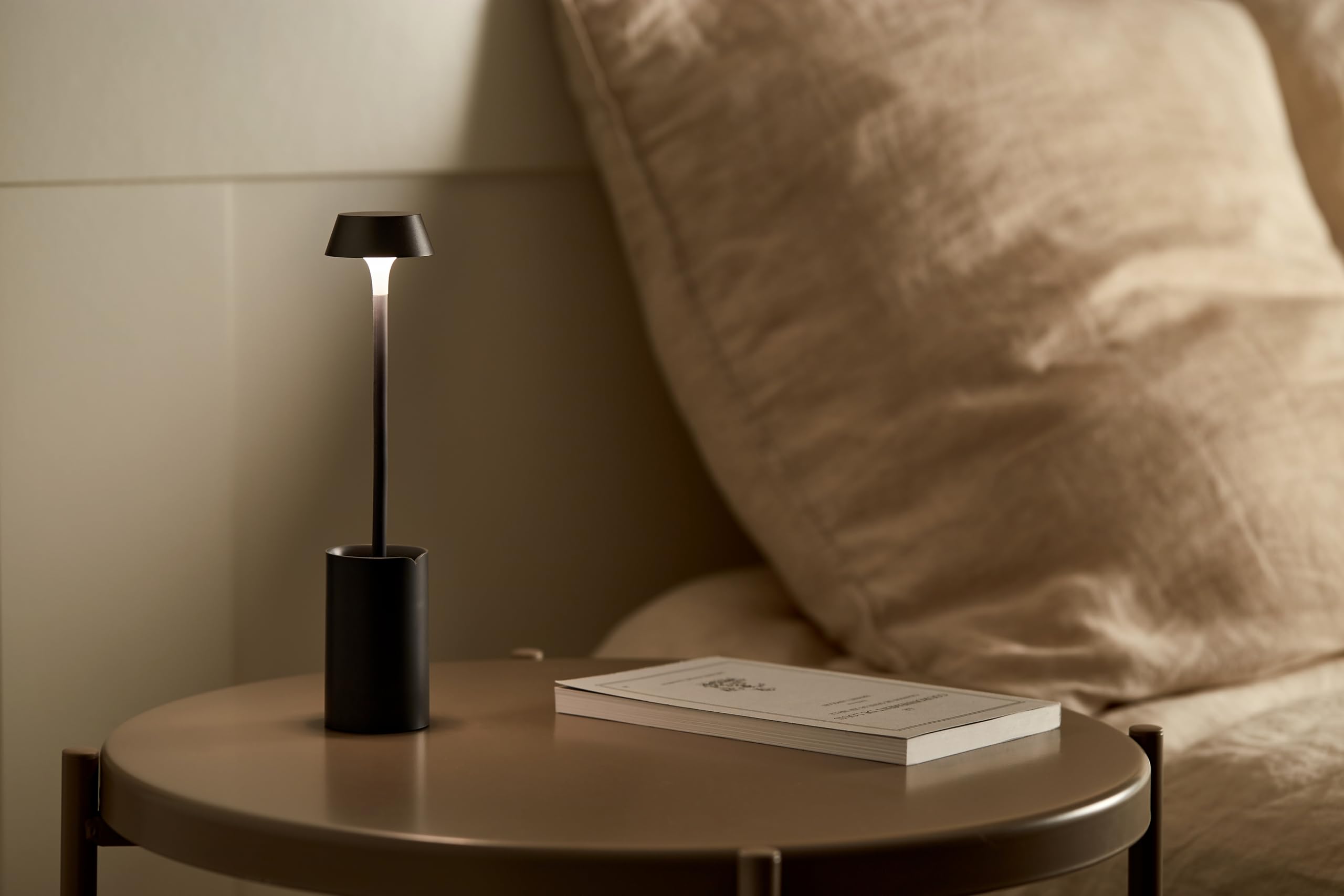 lexon-mimi-led-leselampe-mit-clip-und-tischst-nder-grau-anthrazit image 7