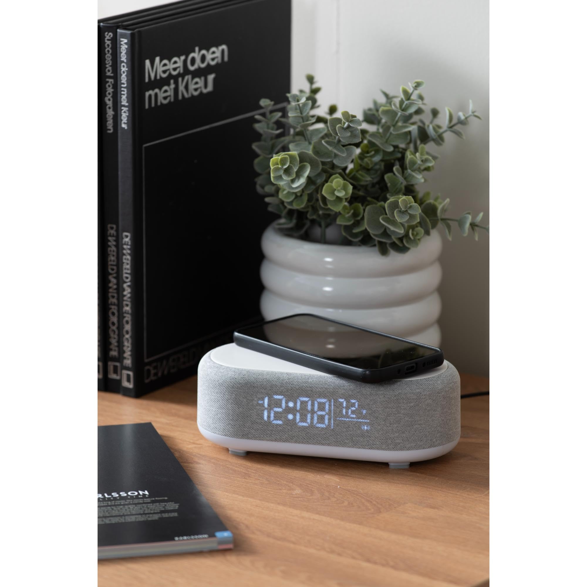 karlsson-vogue-wecker-mit-bluetooth-lautsprecher-und-wireless-charging-mausgrau- image 2