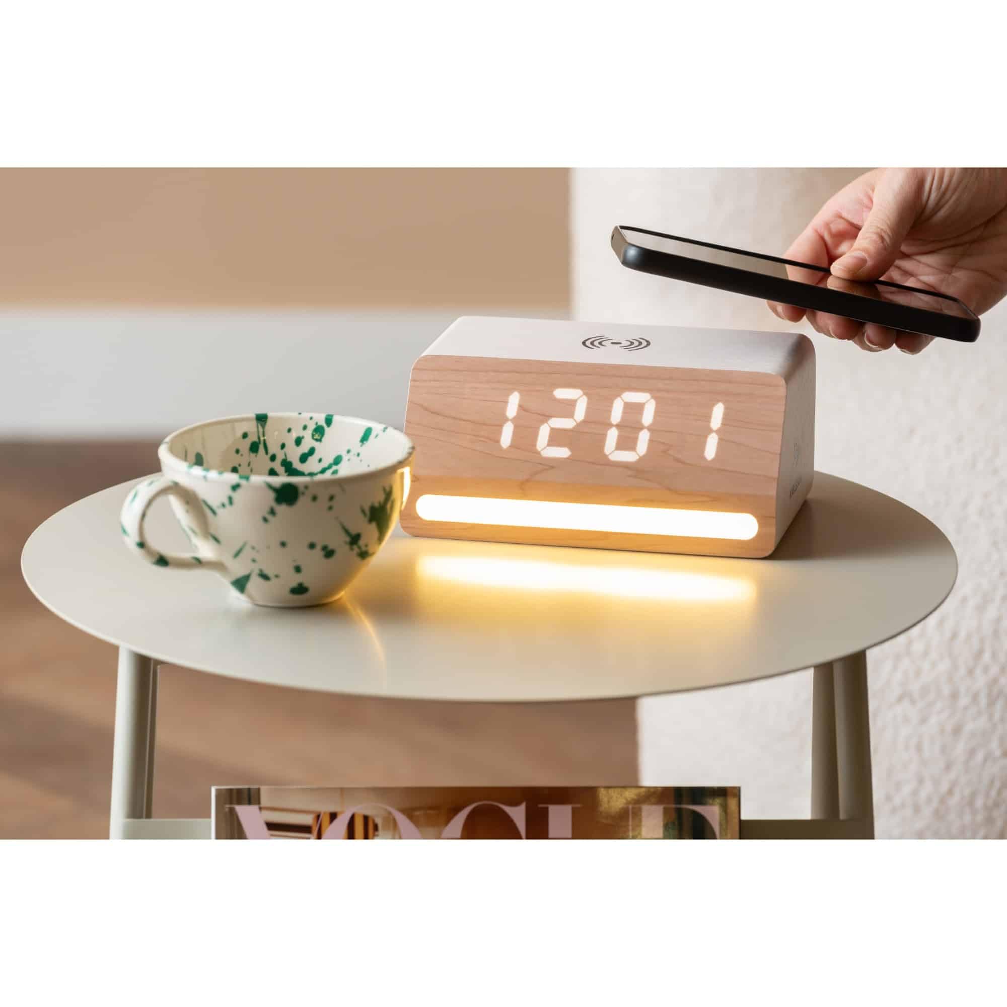 karlsson-retro-led-wecker-wei-mit-handy-ladefunktion-10x16-5x7-5cm image 2