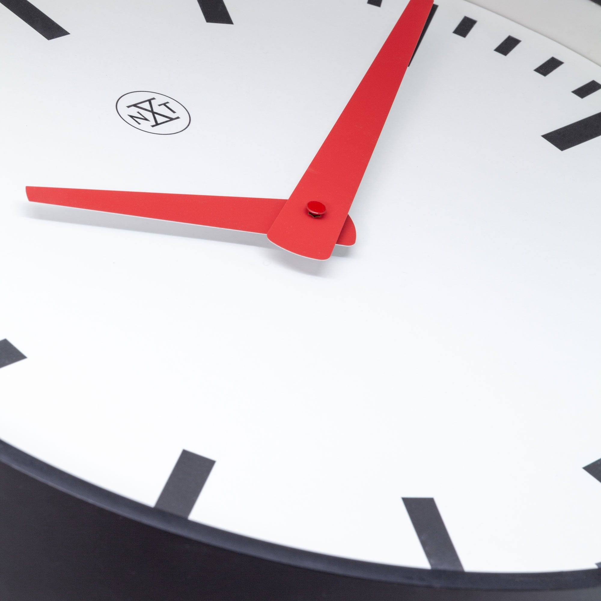 nextime-newcastle-wanduhr-25-5-cm-lautlos-schwarz-wei image 4