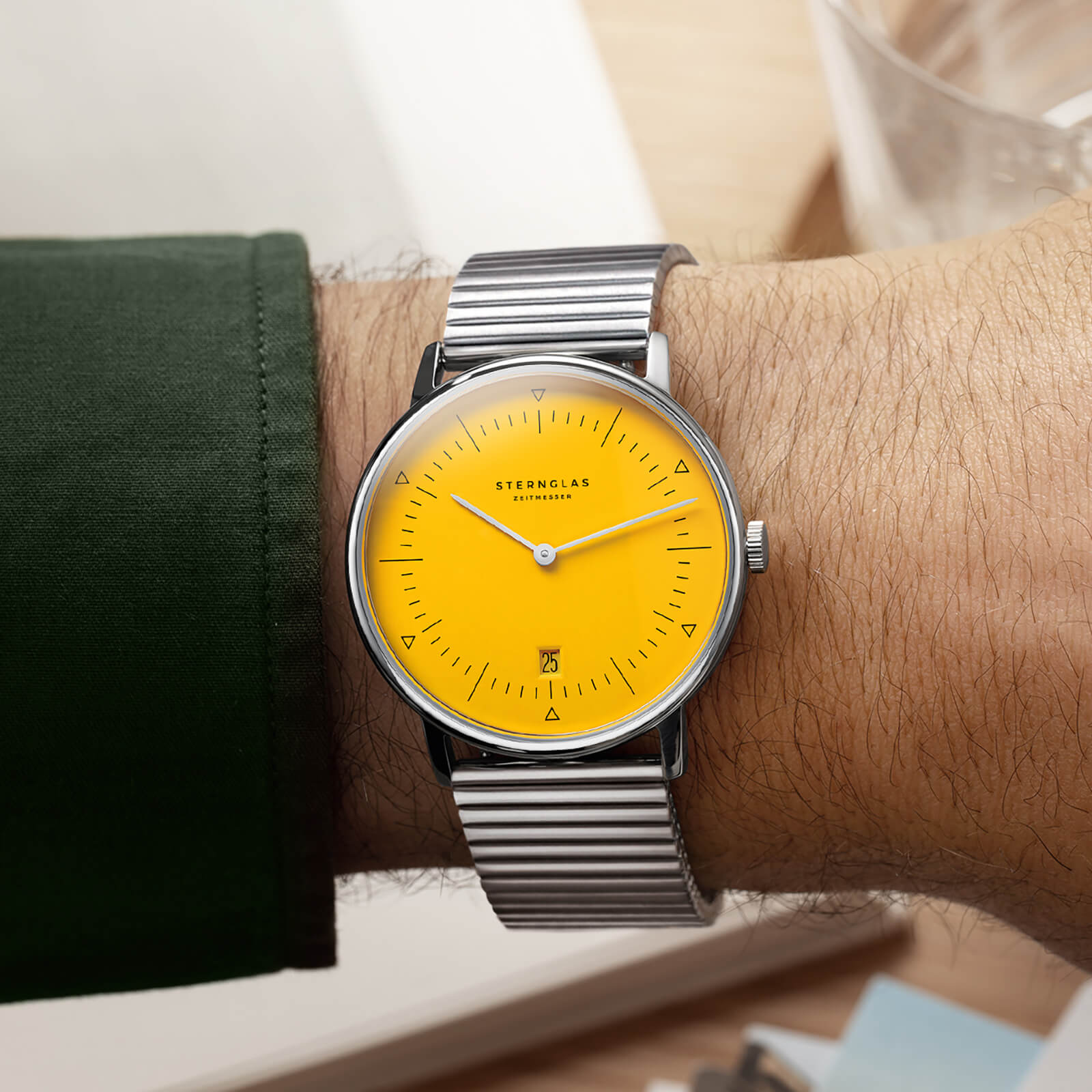 sternglas-naos-edition-bauhaus-ii-gelb-38-mm-saphirglas image 2